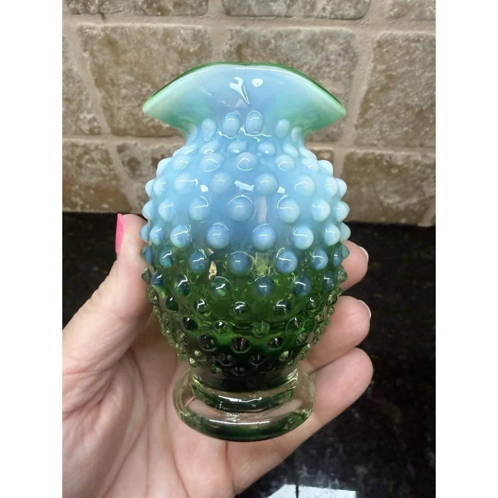 VTG Fenton Lime Green Opalescent Hobnail Bud Vase Flared‎